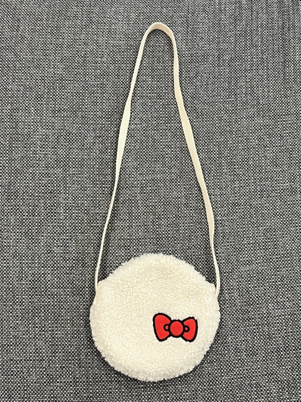 Samansa Mos2 Lagom x Hello Kitty Cream Round Crossbody Bag